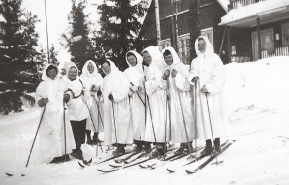 Обязательная дисциплина подготовки в «Лотте» – лыжный поход. 1943 г.