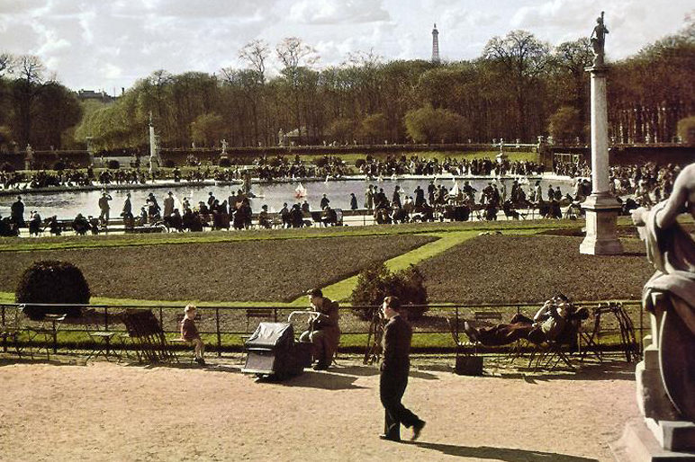 Люксембургский сад. 1943 г.