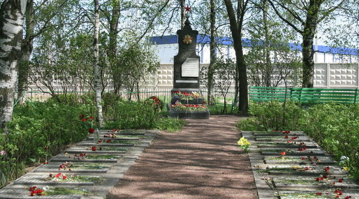  п. Шушары, Московская Славянка. Мемориал на воинском кладбище, где захоронено 806 советских воинов. 
