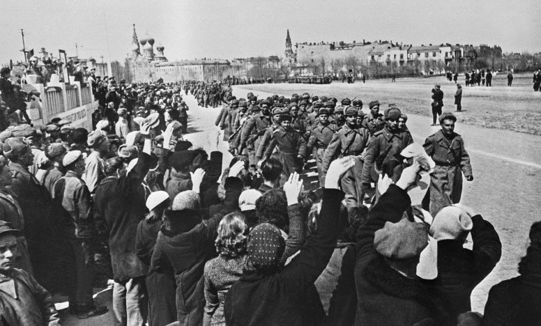Одесситы встречают освободителей. Апрель 1944 г.