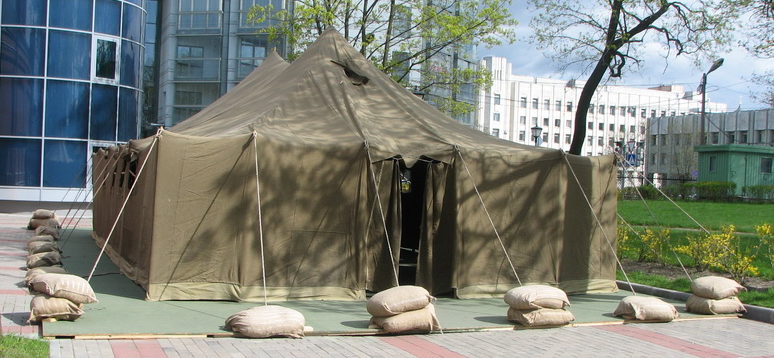 Военная палатка.