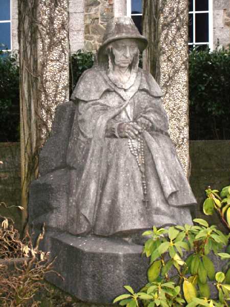 Коммуна Бастоген (Bastten). Памятник погибшим обеих войн. 