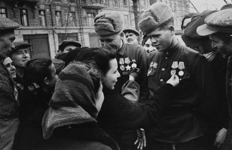 Одесситы встречают освободителей. Апрель 1944 г. 