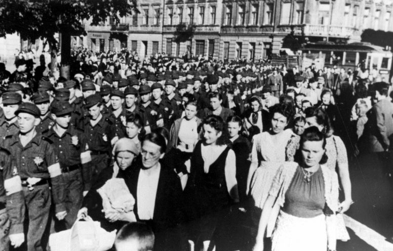 Проводы украинских воспитанников СС на обучение в Германию по улицам Львова. Июнь 1944 г. 