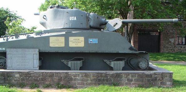 Коммуна Beffe. Памятник участникам Второй мировой войны. 