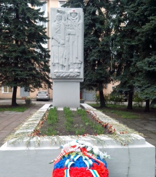 Памятник работникам завода «Светлана».