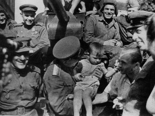 Одесситы встречают освободителей. Апрель 1944 г. 