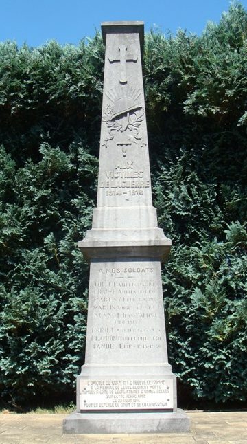Муниципалитет Bellefontaine. Памятник погибшим в обеих войнах.