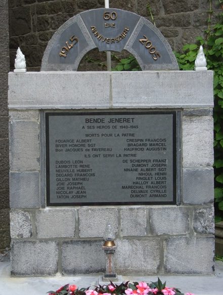 Коммуна Jenneret. Памятник погибшим воинам и жертвам обеих войн.