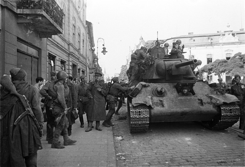 Красная Армия вновь входит в город. Июль 1944 г. 