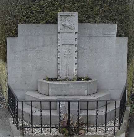 Коммуна Бурси (Bourcy). Памятник погибшим в обеих войнах.