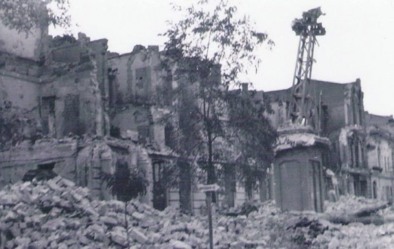 Разрушения в городе. Весна 1944 г.