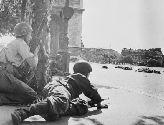 Перестрелка с немецкими снайперами. 26 августа 1944 г.