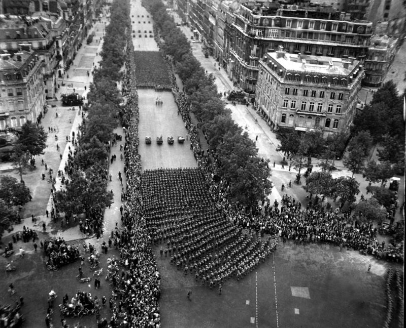 Американские солдаты на параде. 29 августа 1944 г.