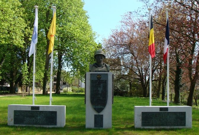 Муниципалитет Jamoigne. Памятник жертвам двух войн.