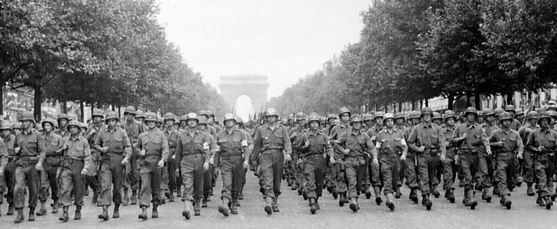 Американские солдаты на параде. 29 августа 1944 г.