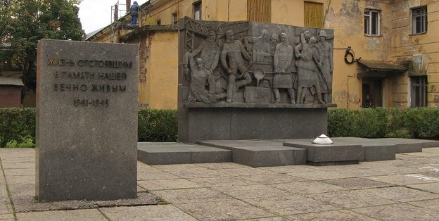 Памятник погибшим сотрудникам Обуховского завода. 