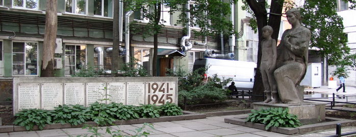 Памятник погибшим сотрудникам завода «Полиграфмаш».