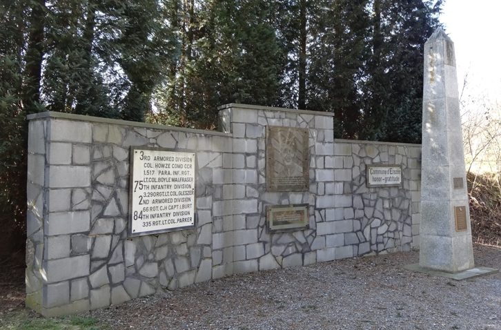 Муниципалитет Melines. Памятник американских воинам, погибшим в 1945 г. 