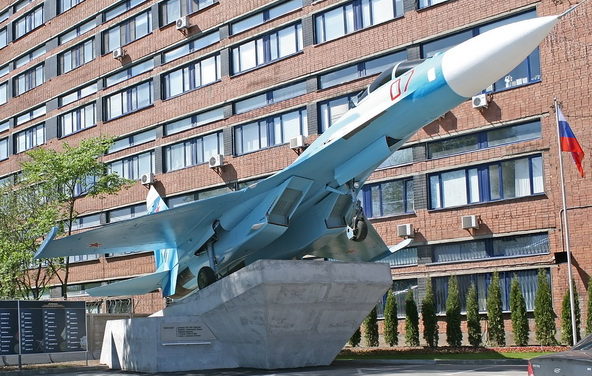 Памятник погибшим сотрудникам завода «Радар».
