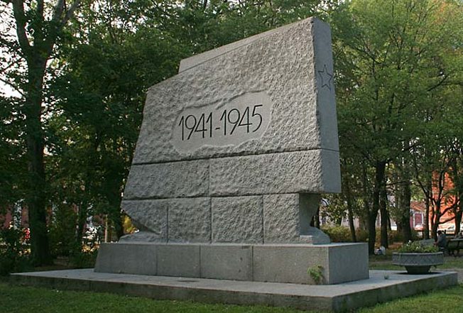 Памятник героям Морского завода.
