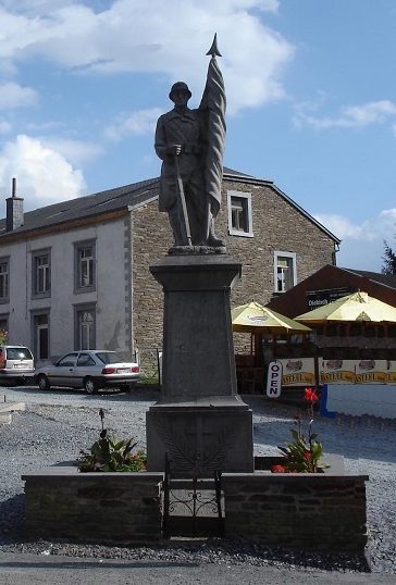 Муниципалитет Rochehaut. Памятник погибшим воинам и жертвам обеих войн. 