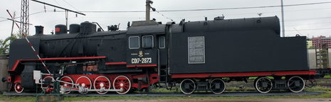 Паровоз, который провел первый поезд по «Дороге Жизни», установленный на станции Сортировочная.