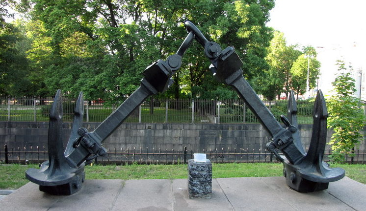 Памятник линкору «Октябрьская Революция».
