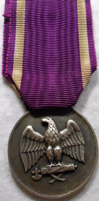 Аверс и реверс серебряной медали Ордена Римского орла II-го типа.