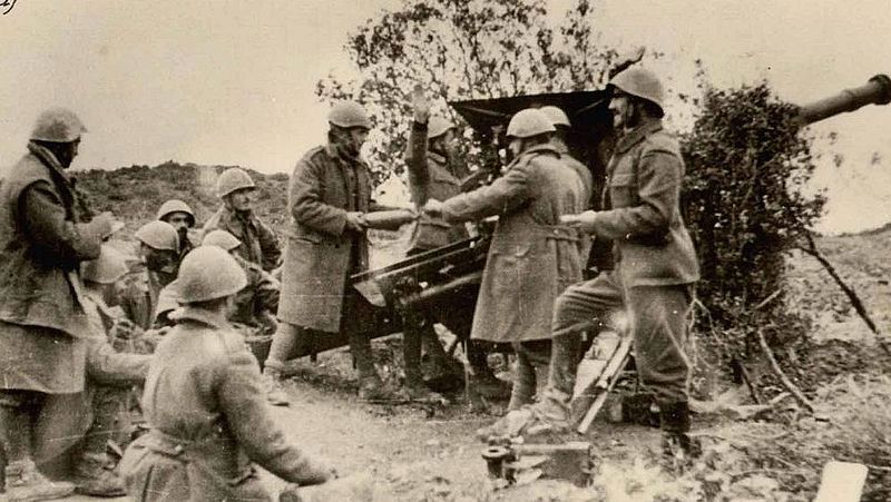 Греческие артиллеристы во время войны с Италией. Осень, 1940 г.
