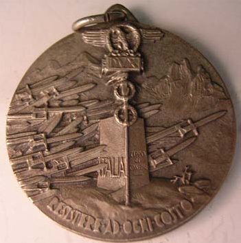 Аверс и реверс памятной медали 105-го пулемётного батальона.
