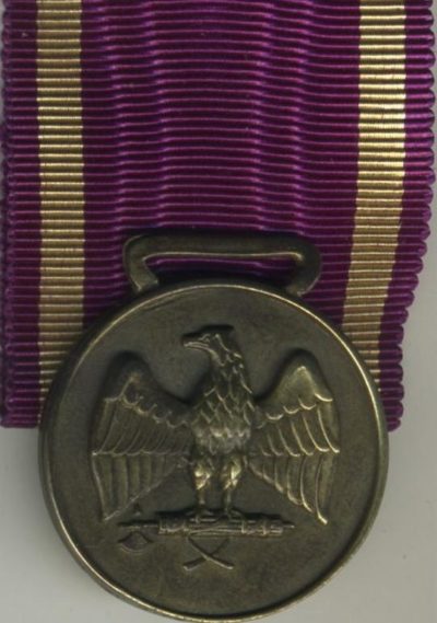 Аверс и реверс бронзовой медали Ордена Римского орла II-го типа.