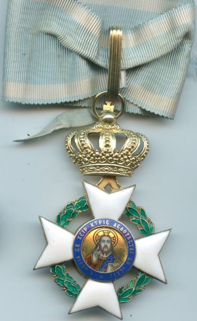 Командорский крест ордена Спасителя на шейной ленте.
