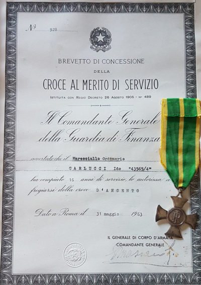 Свидетельство о награждении серебряным крестом «За выслугу» (16) в Финансовой Гвардии.