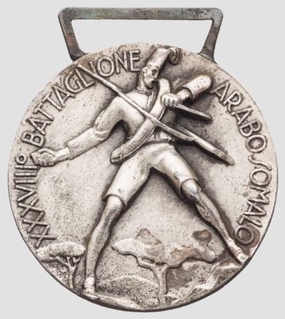 Аверс и реверс памятной серебряной медали 38-го туземного арабо-сомалийского батальона.