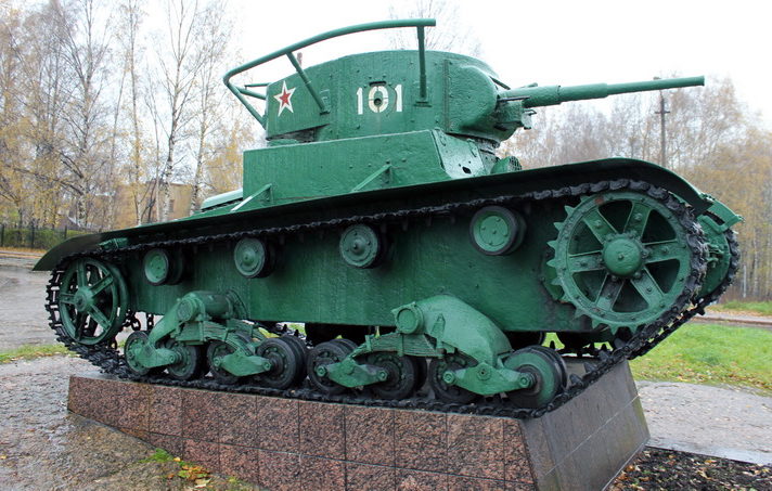 г. Выборг. Памятник-танк Т-26, установлен в 2007 году в канун 62-й годовщины Победы в Великой Отечественной войне.