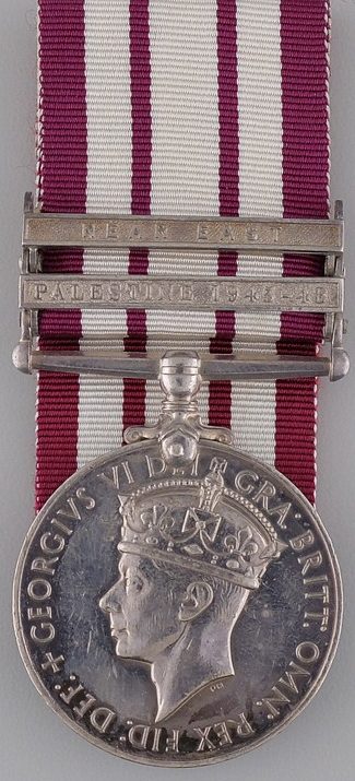 Аверс медали «За участия в военно-морских кампаниях 1915-62» с изображением короля Геррга VI. (1936-1952 гг.).