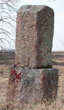 д. Воронино Ломоносовского р-на. Памятник в урочище Закорново на месте уничтоженной деревни.