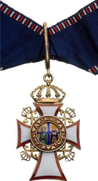 Командорский крест ордена Святых Георгия и Константина на шейной ленте.