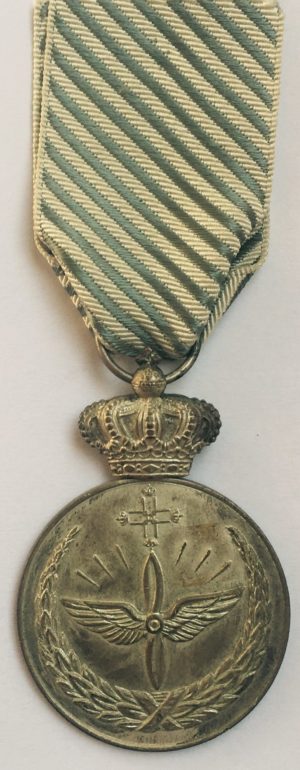 Аверс и реверс медали «За заслуги в ВВС».