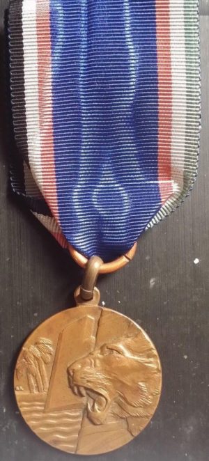 Аверс и реверс памятной бронзовой медали подразделения «LAGHI» в Сомали.