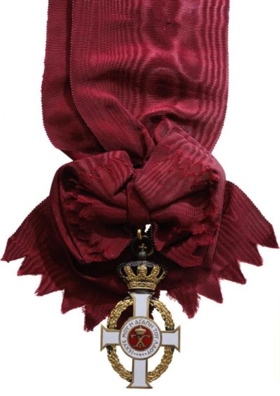 Большой крест Орден Георга I на ленте-перевязи.