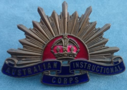 Знаки на шляпу инструкторов-офицеров Австралийского учебного корпуса.
