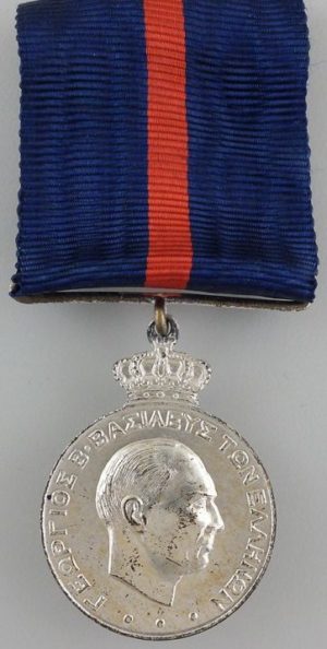 Аверс и реверс серебряной медали за выслугу лет (15 лет).