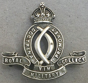 Аверс и реверс знака Королевского военного колледжа. 