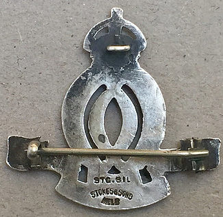 Аверс и реверс знака Королевского военного колледжа. 