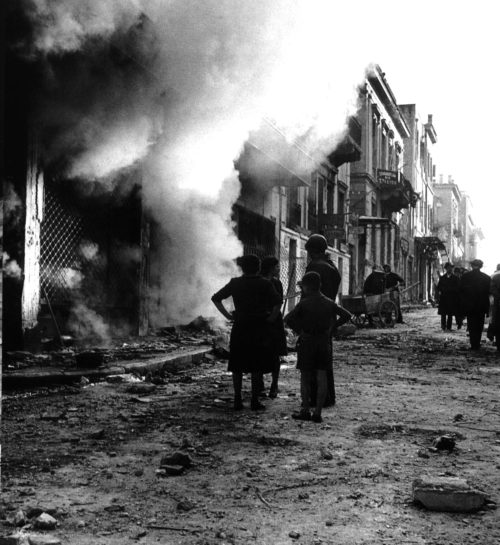Пожар в городе Салоники после налета Люфтваффе. Апрель, 1941 г.