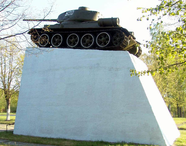 Памятник-танк Т-34-85. 
