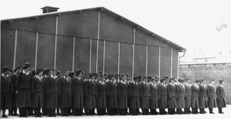 Надзирательницы лагеря на встрече с Гиммлером. 1940 г.