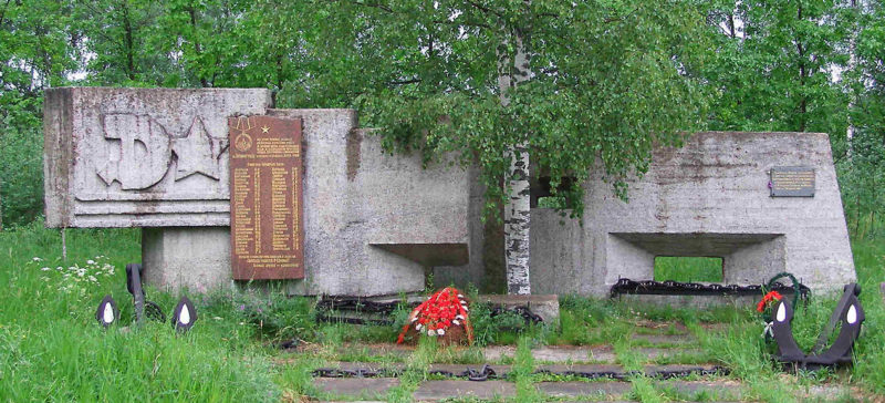 Памятник защитникам Ораниембаумского плацдарма.